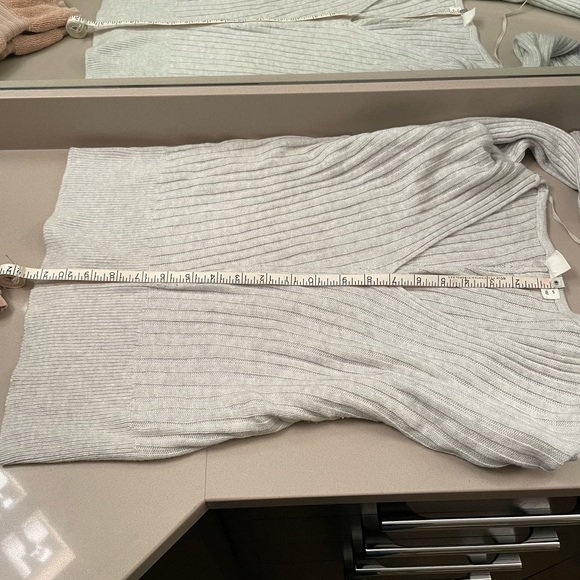 Women’s Gap Merino Wool Blend Sweater - Picture 8 of 8